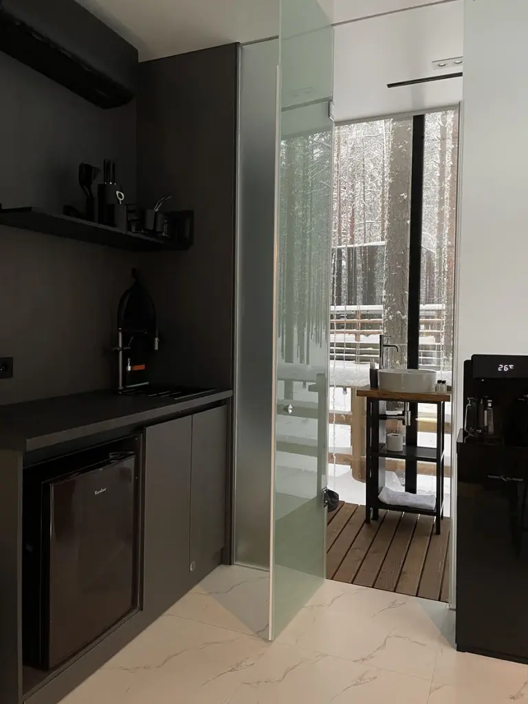 Зеркальный дом 20 м² с трёхсторонним остеклением на 2 гостей, фото 5