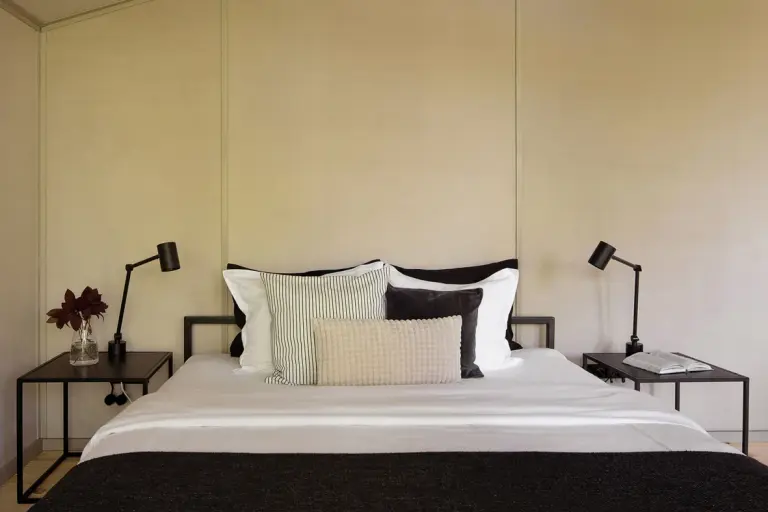 Бунгало с панорамными окнами и террасой в лесу у моря до 2 гостей, фото 3