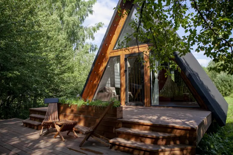 Треугольный дом 40 м² с чаном на террасе до 4 гостей, Шале, Тула