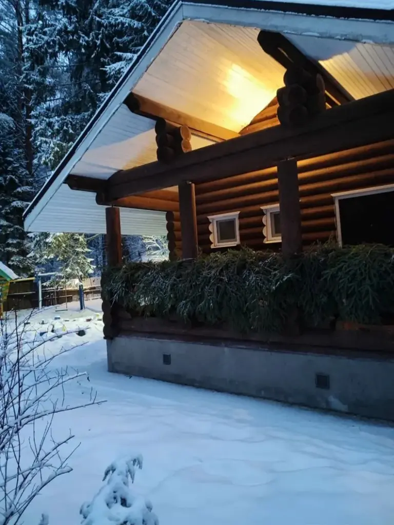 Green Forest Ecoclub: бревенчатые избы в лесу у Волги, База отдыха