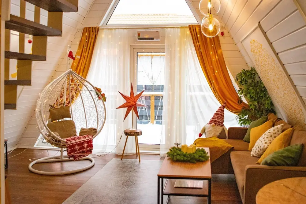 A-frame домик «Осень» в золотых тонах с кухней и тёплыми полами на 5 гостей, фото 1