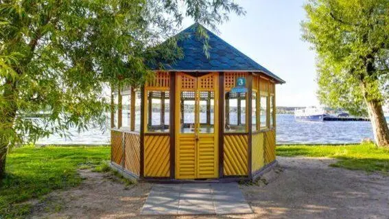 Беседки у воды на базе отдыха Троицкое, Летние, База отдыха «Троицкое»