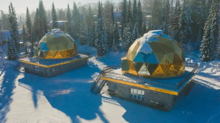 Резиденции-купола «Golden Palace» у горы Зелёной, Частная площадка