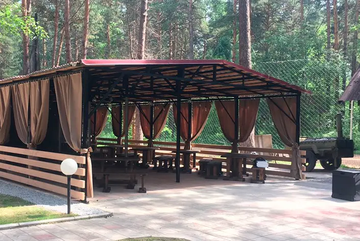 Веранда под крышей в сосновом лесу для праздников до 120 гостей, Шатёр, Новосибирск