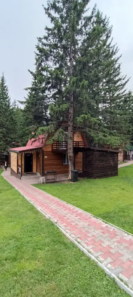 Обновлённый двухэтажный коттедж с беседкой до 8 человек (4 одинаковых), Дом, Красноярский край, Мана