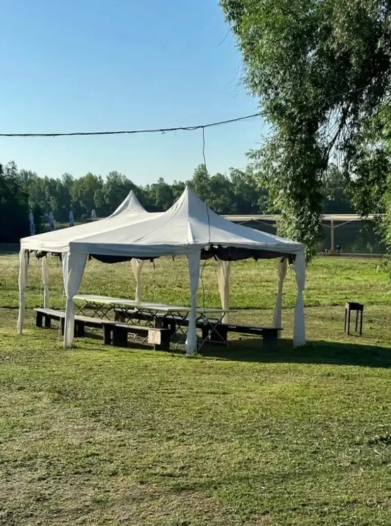 Большой белый шатёр со столами и мангалом у пляжа до 30 человек (2 шатра), Шатёр, Башкирия, Окрестности Уфы