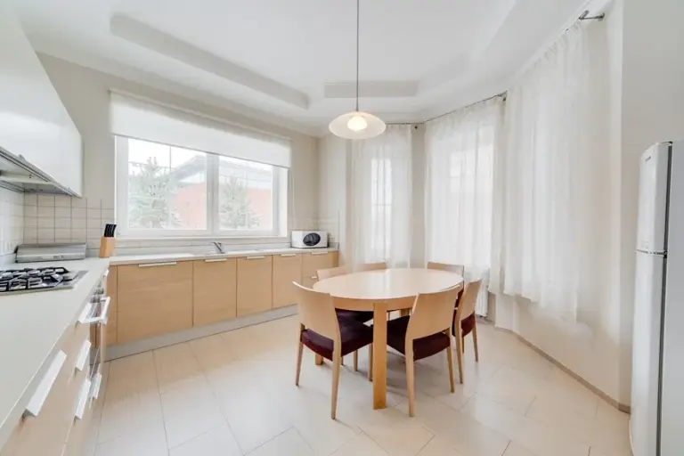 Кирпичный коттедж 180 м² с камином, террасой и барбекю до 6 гостей, фото 4