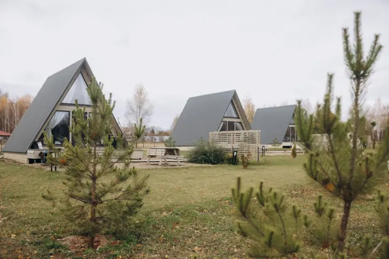 Эко-отель «Лесополье»: A-frame домики у Озёр, Глэмпинг