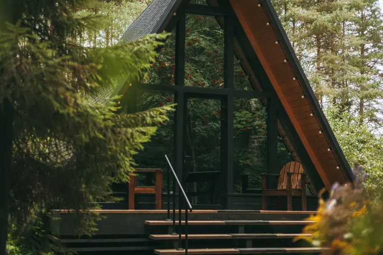 Треугольный A-frame 45 м² с купелью и гриль-очагом, четыре одинаковых, до 4 гостей, Глэмпинг, Подмосковье, Талдомский