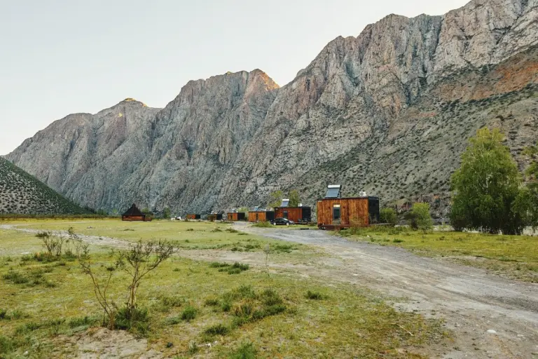 База отдыха «Инегень» на берегу Катуни, фото 1