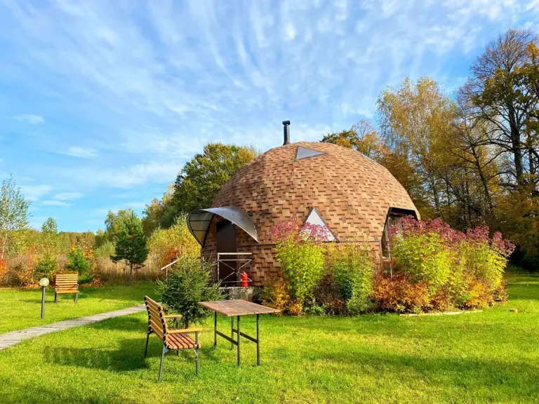 Двухуровневый купол с камином и спальней на первом этаже до 4 гостей, Глэмпинг, Калужская область, Жуковский район