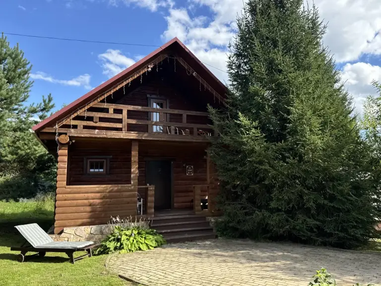 Большой бревенчатый коттедж Big Shanti с мансардой, камином и балконом до 8 гостей, Дом, Тверь