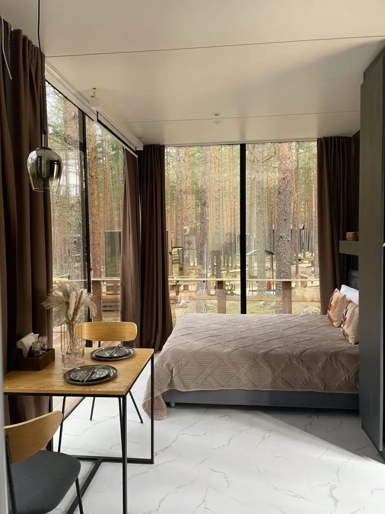 Зеркальный дом 20 м² с трёхсторонним остеклением на 2 гостей, фото 3
